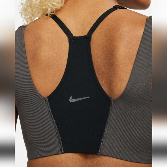 NWT Women's Nike Yoga sports bra - Picture 4 of 6